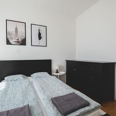 Bright Downtown Balcony Retreat Apartamento Budapeste Exterior foto