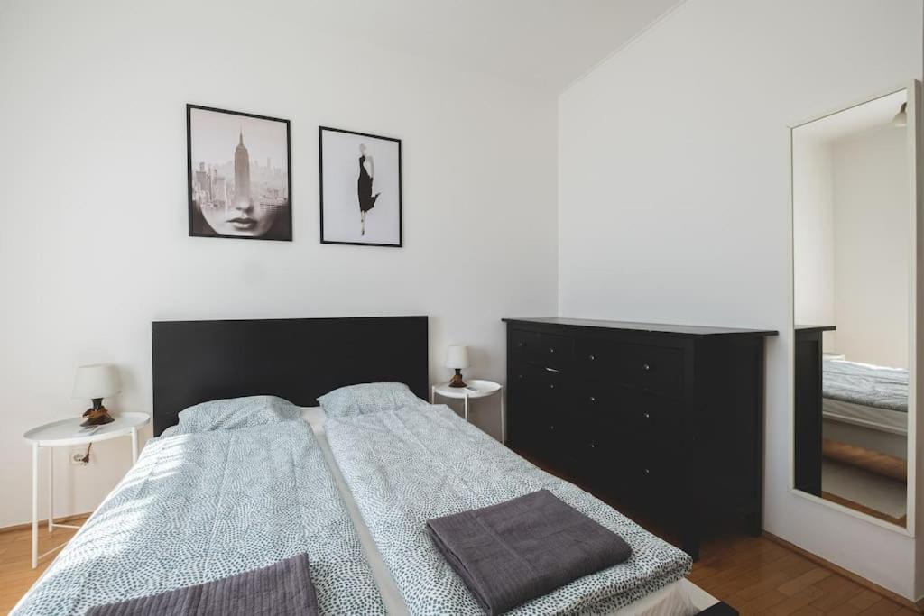 Bright Downtown Balcony Retreat Apartamento Budapeste Exterior foto